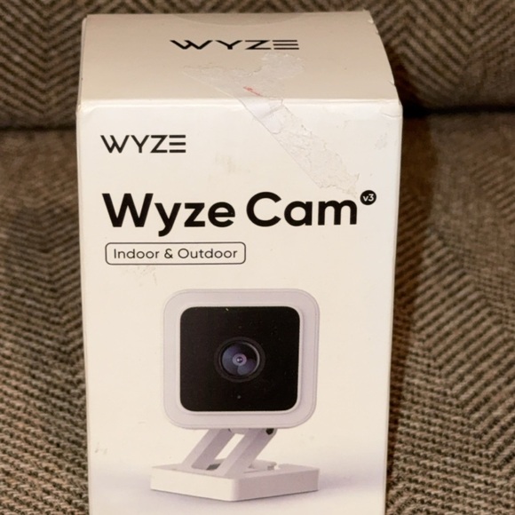 NWT Wyze Cam 3 Security Surveillance Camera in white INDOOR OUTDOOR! - Picture 1 of 2